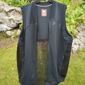 Nike zippered black vest size XL